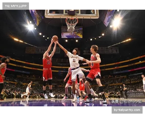 湖人防守衔接混乱 护框与换防协调性出现明显问题